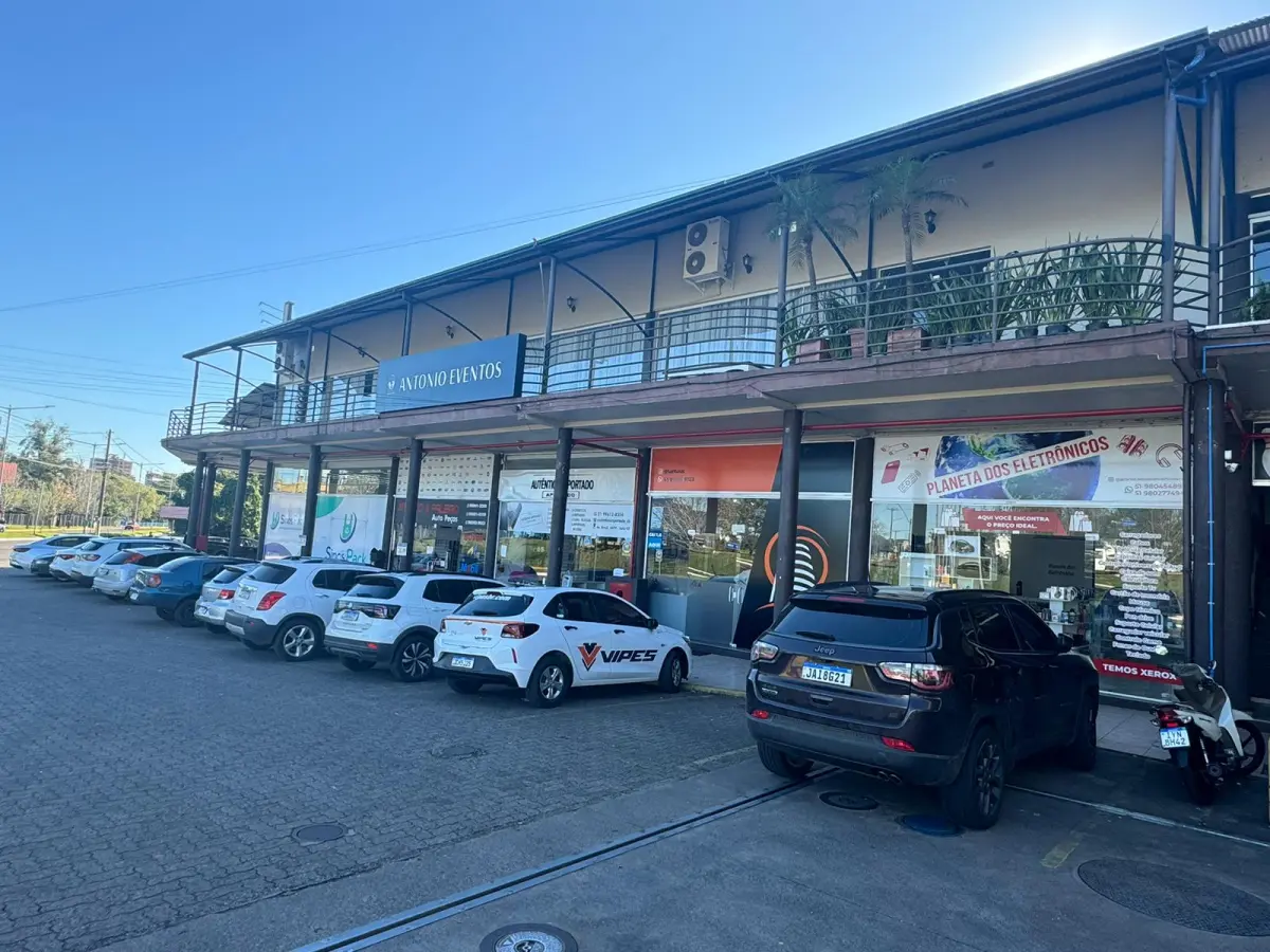 LOTE 002 - Prédio Comercial em alvenaria - shopping de lojas e posto combustivel