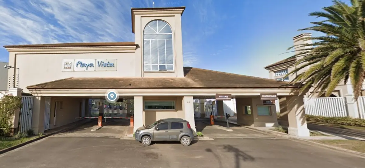 LOTE 000 - Um terreno urbano de esquina, situado no Condomínio Fechado de Lotes denominado “PLAYA VISTA constituído da unidade autônoma P1 da quadra P