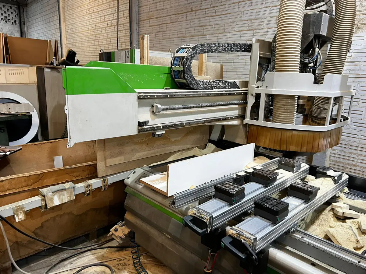 LOTE 050 - Centro de usinagem para madeiras CNC