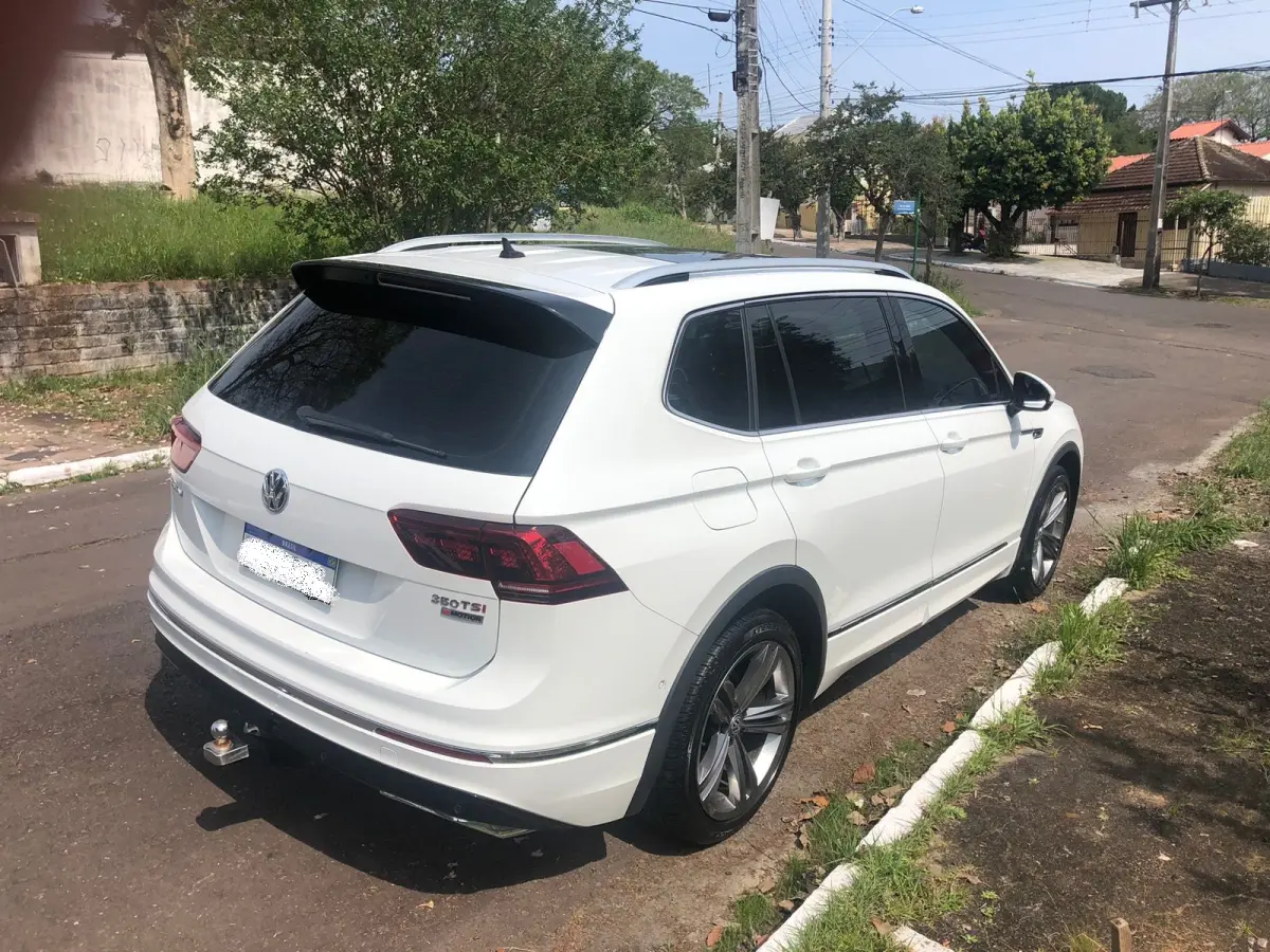 LOTE 000 - Volkswagen/Tiguan Allspac R-Line 350 TSI 2.0 4x4, fabricação/modelo 2018/2019, cor: branca