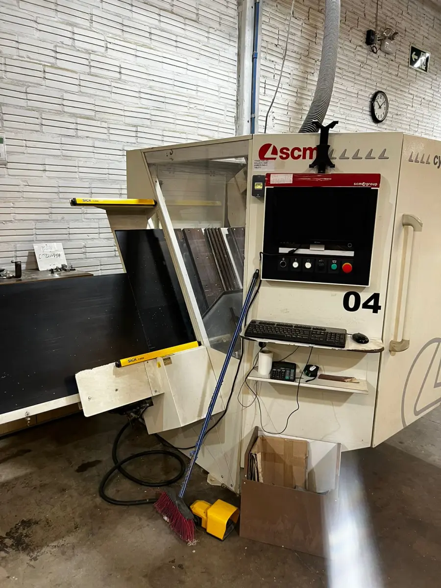 LOTE 051 - Centro de usinagem para madeiras SCM cyflex f900