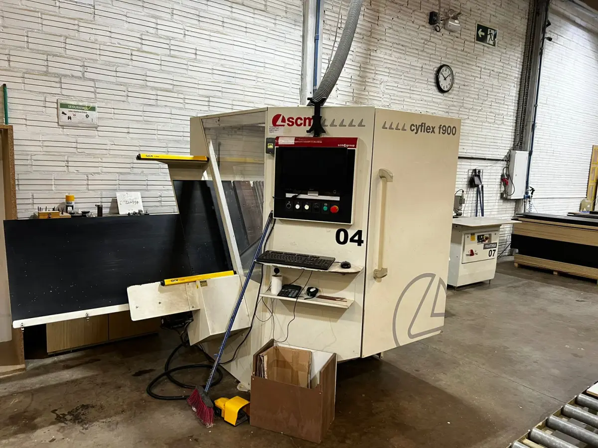 LOTE 051 - Centro de usinagem para madeiras SCM cyflex f900