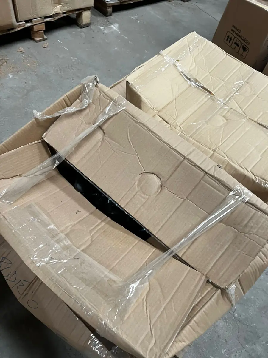 LOTE 035 - Lote de componentes para montagem de cadeiras 