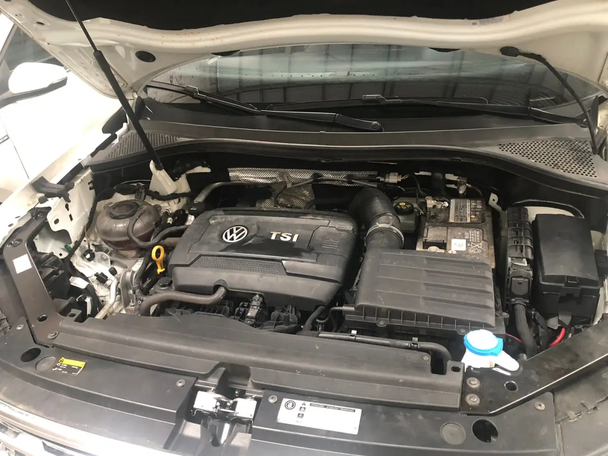 LOTE 000 - Volkswagen/Tiguan Allspac R-Line 350 TSI 2.0 4x4, fabricação/modelo 2018/2019, cor: branca