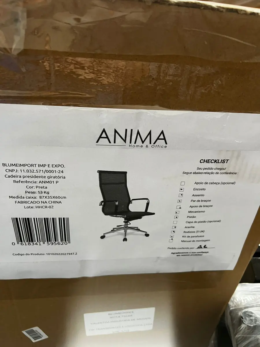 LOTE 133 - Lote de cadeiras em caixas 