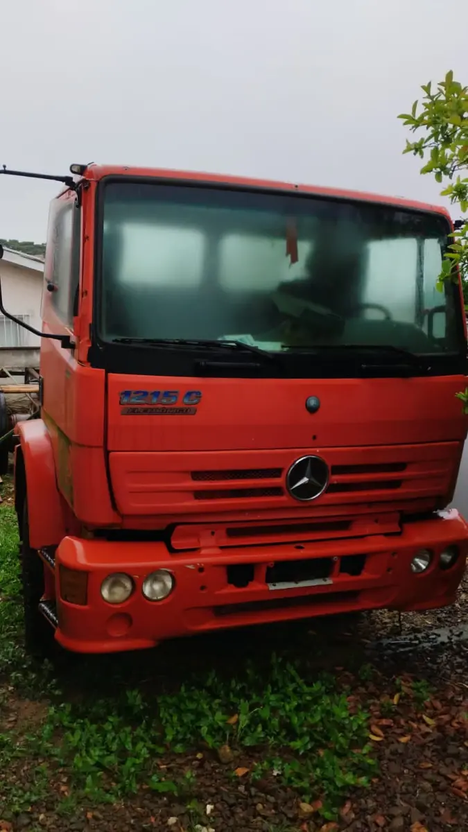 LOTE 001 - O veículo Mercedes Benz/1215 C, placas IJQ 8786