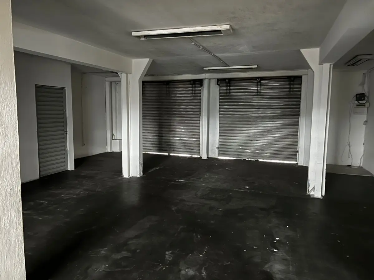 LOTE 000 - Um terreno de forma retangular, à avenida João Pessoa medindo 30,45m de frente, ao oeste à mesma avenida, por 35,00m