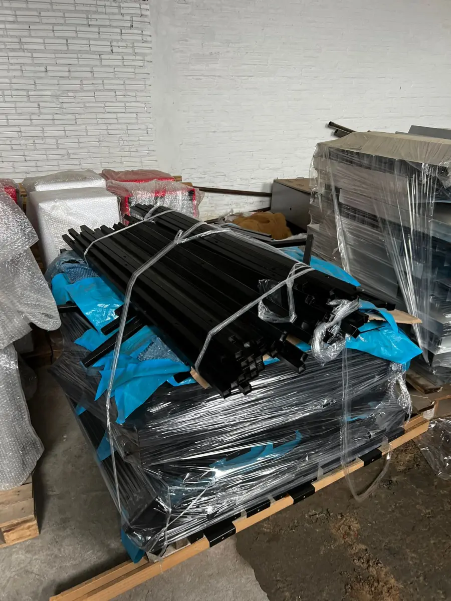 LOTE 128 - Lote de estruturas metálicas 