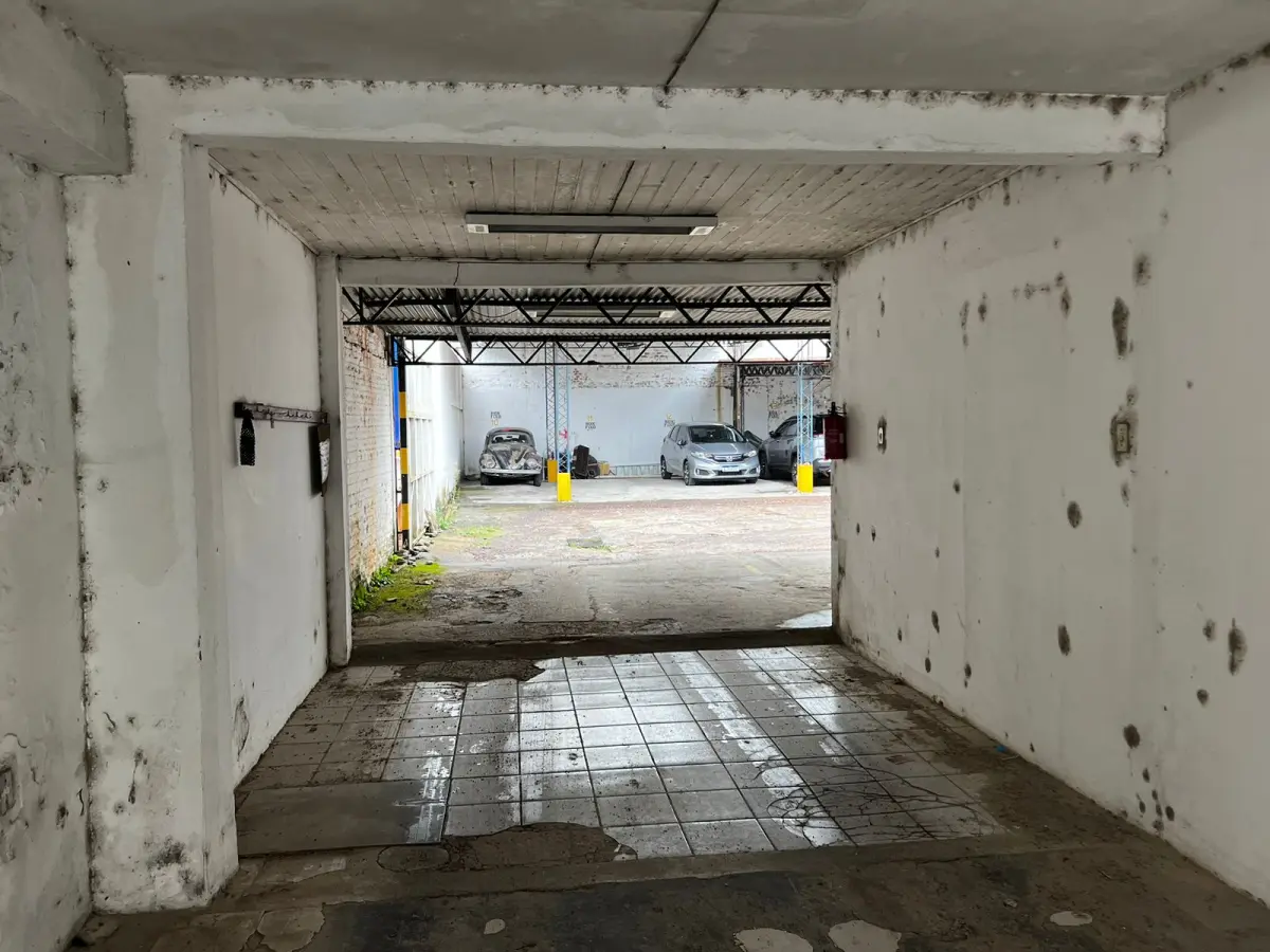 LOTE 000 - Um terreno de forma retangular, à avenida João Pessoa medindo 30,45m de frente, ao oeste à mesma avenida, por 35,00m