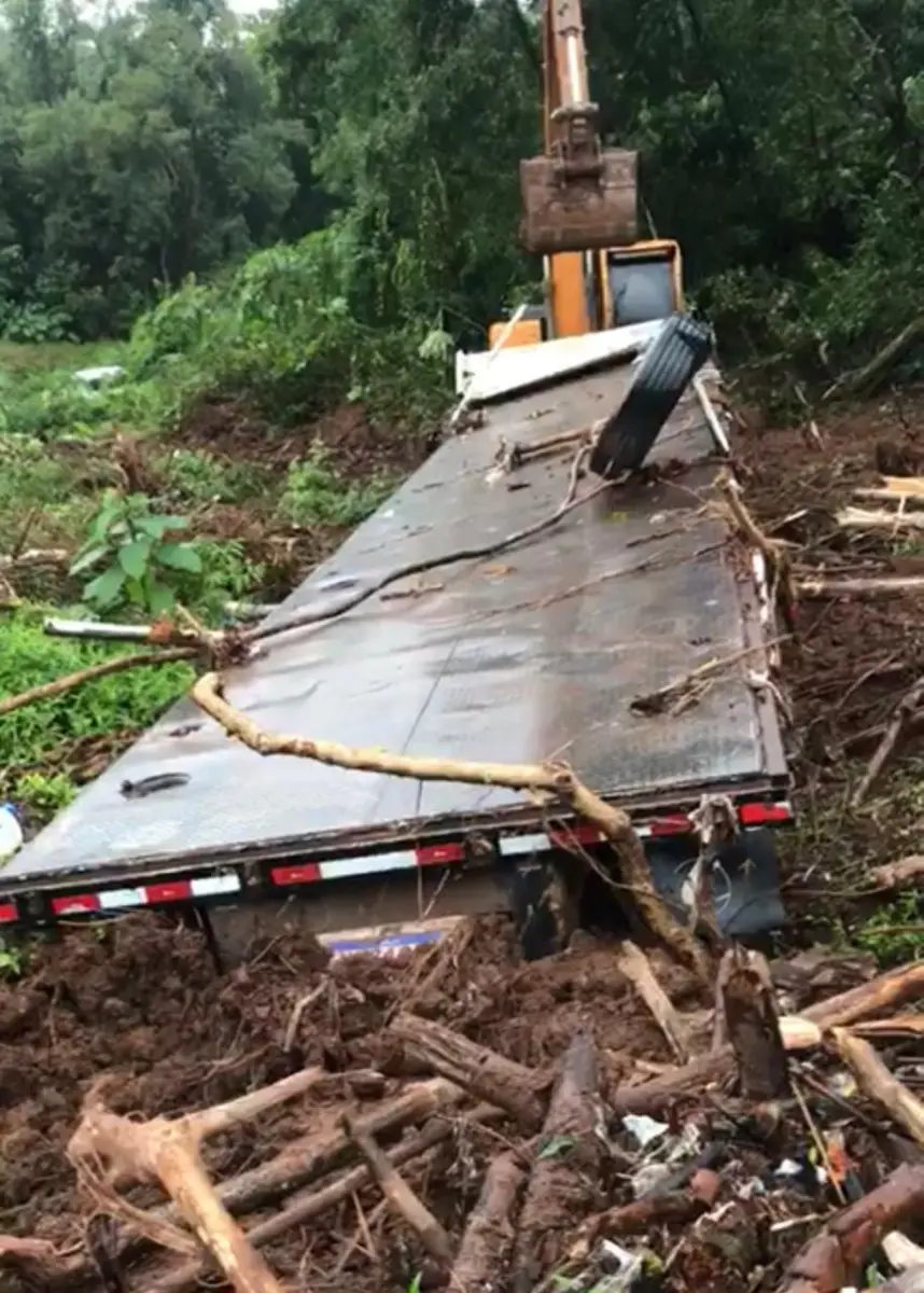 LOTE 002 - O Semi-reboque SR/Librelato SRCS3E, placas MKC 1612, ano/modelo 2012/2012