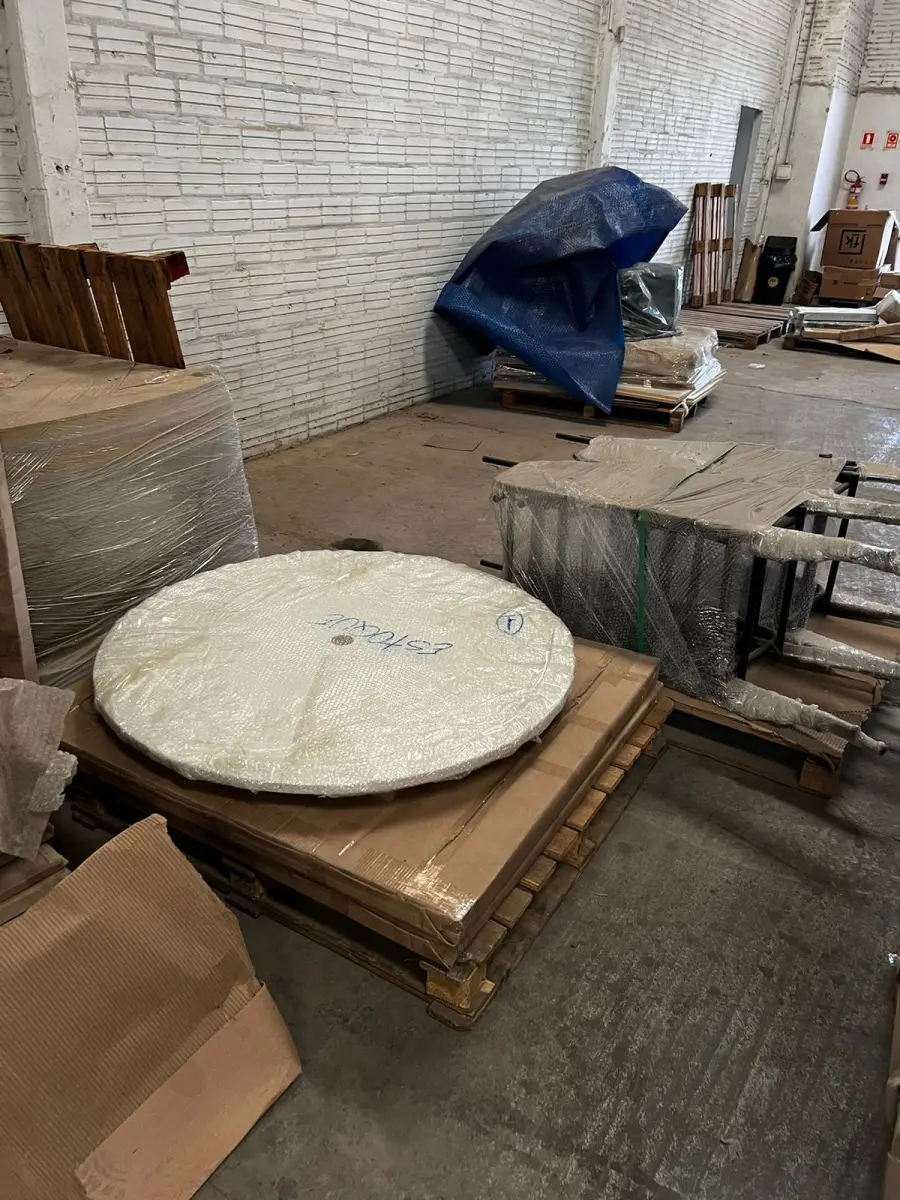 LOTE 071 - Lote de partes de mesas 