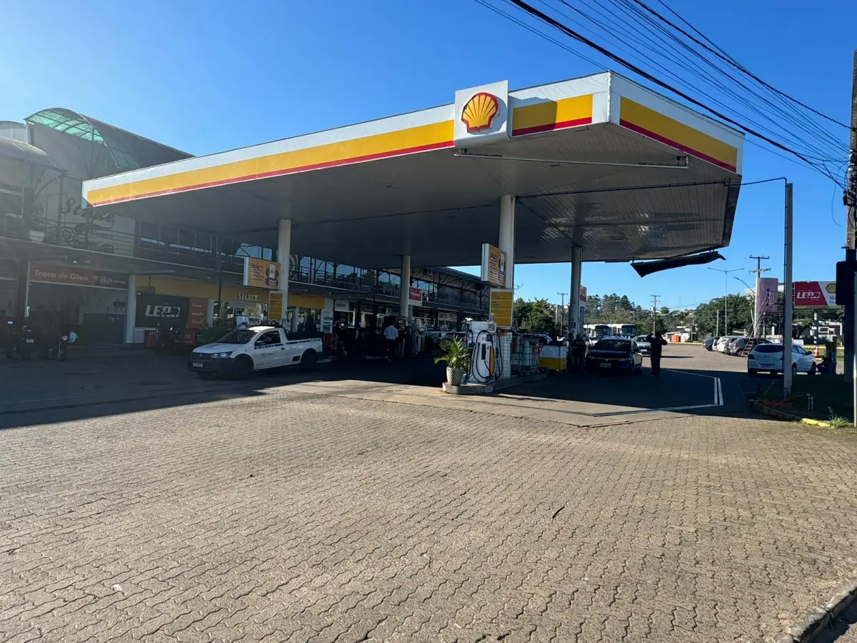 LOTE 002 - Prédio Comercial em alvenaria - shopping de lojas e posto combustivel