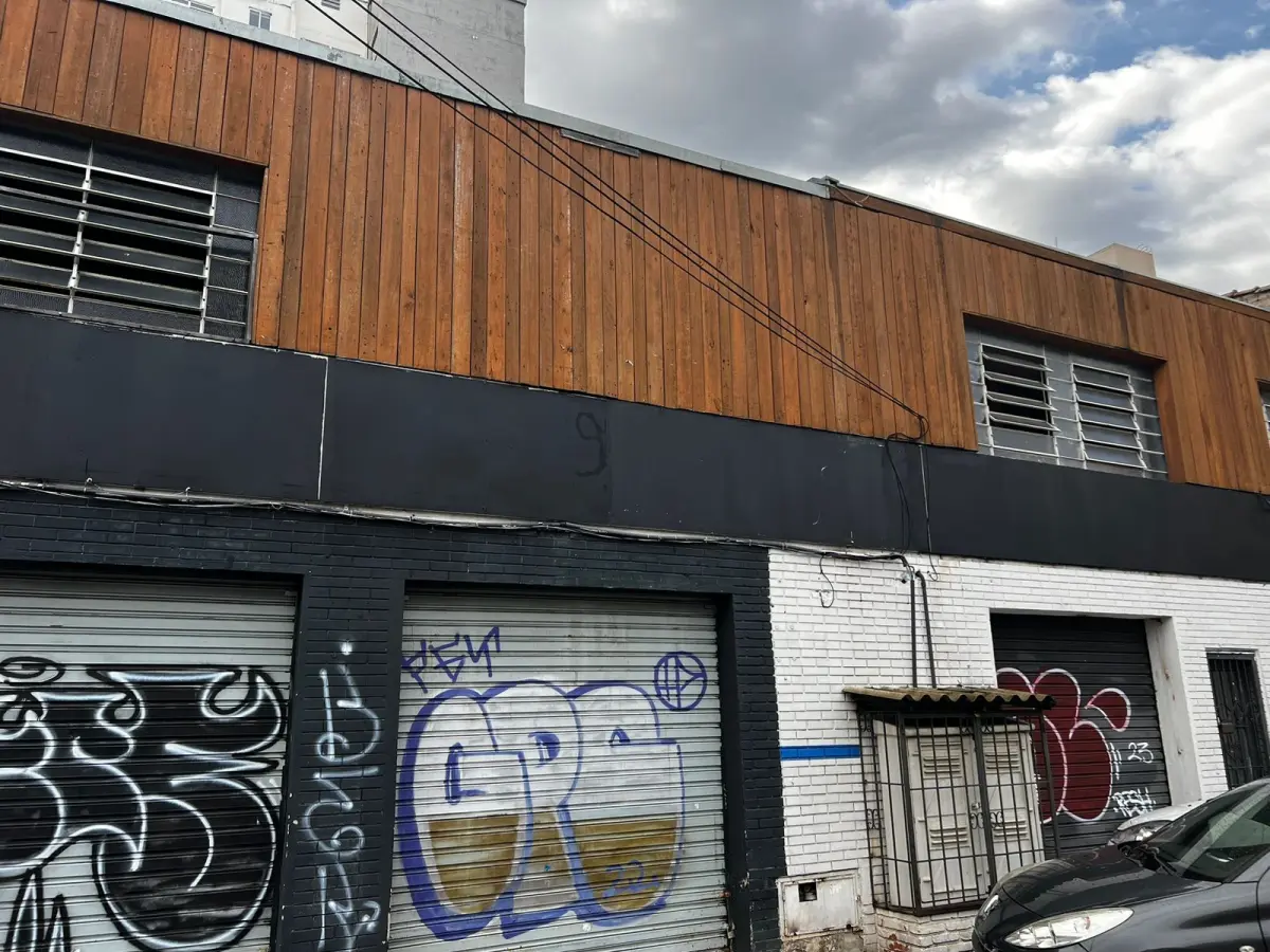 LOTE 000 - Um terreno de forma retangular, à avenida João Pessoa medindo 30,45m de frente, ao oeste à mesma avenida, por 35,00m