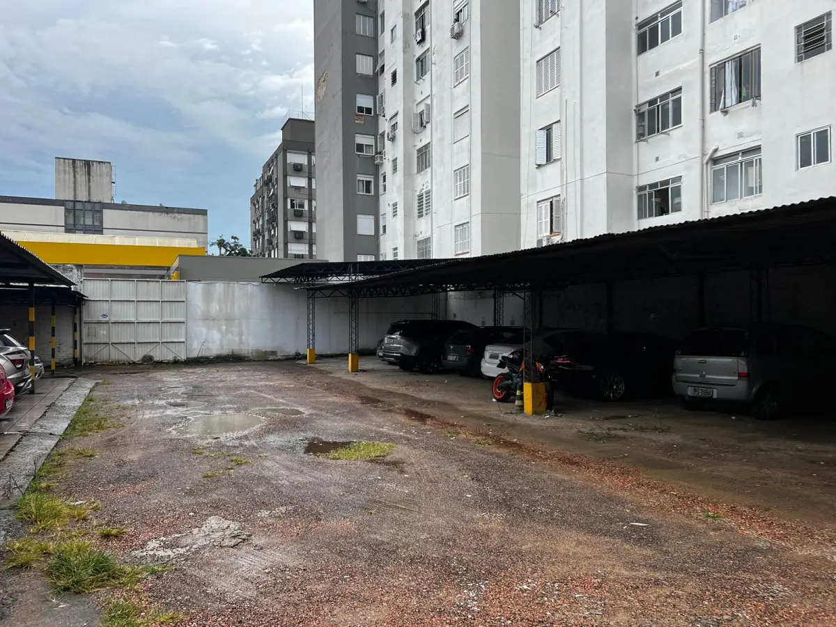 LOTE 000 - Um terreno de forma retangular, à avenida João Pessoa medindo 30,45m de frente, ao oeste à mesma avenida, por 35,00m