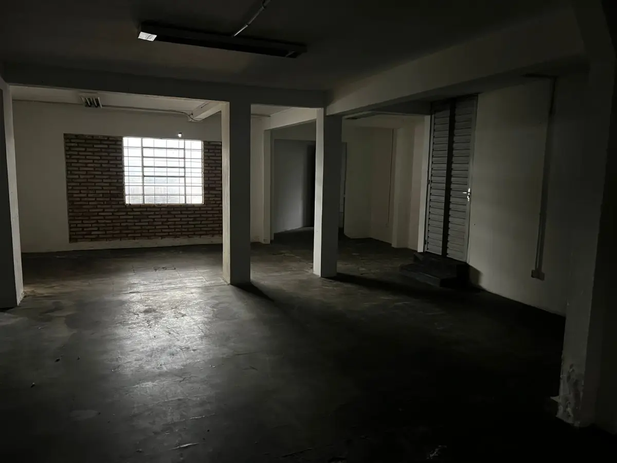 LOTE 000 - Um terreno de forma retangular, à avenida João Pessoa medindo 30,45m de frente, ao oeste à mesma avenida, por 35,00m