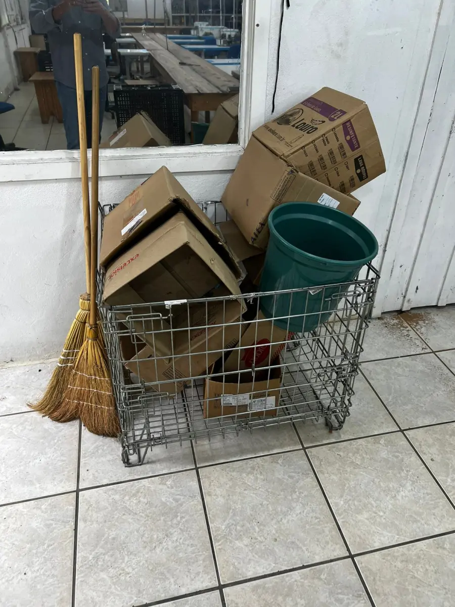 LOTE 000 - Máquinas costura (overlock Jack, plana, overlock antiga, plana Lumak, plana Lanmax, over vermelha) BENS EM  PRESIDENTE GETULIO - SC