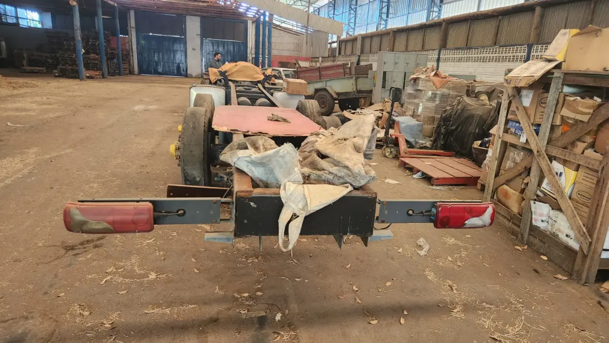 LOTE 002 - CHASSIS TRUCK C/ MOTOR SCANIA - P-270 6x2. Ano 2011. Placa ISJ7524