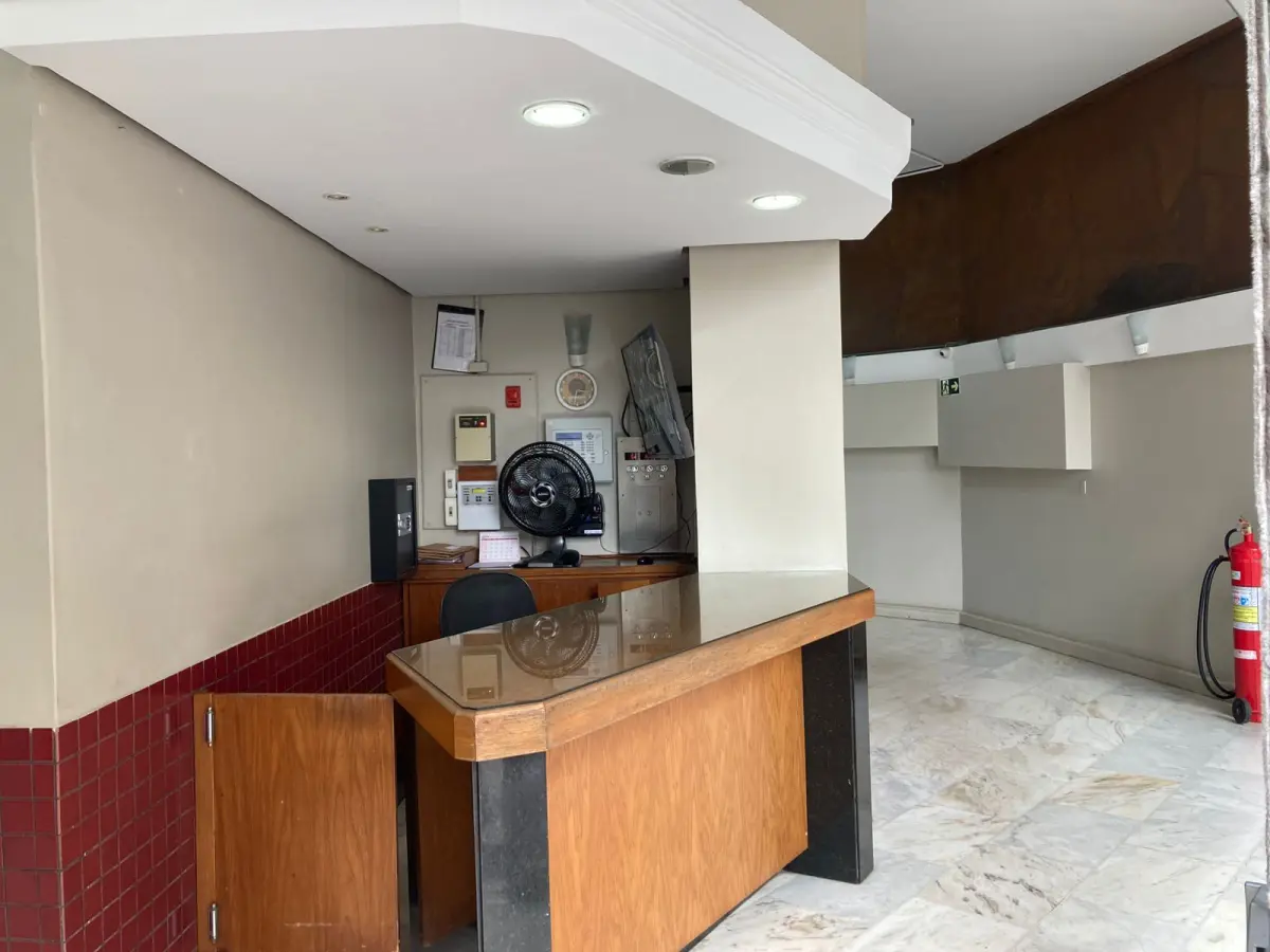 LOTE 002 - O imóvel, conjunto nº 43 do Edifício Candido José de Godoy, localizado na Rua Professor Annes Dias, nº 112, Bairro Centro, Porto Alegre/RS