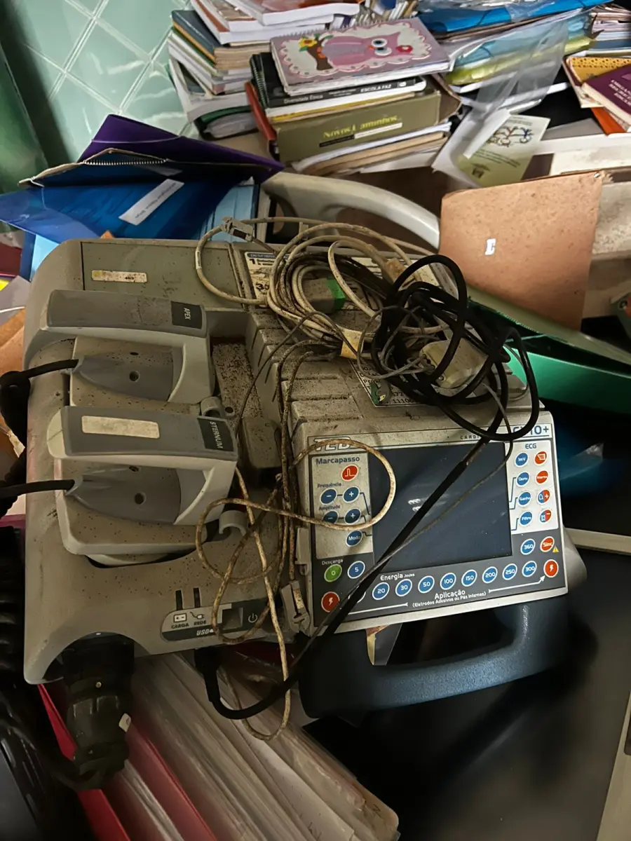 LOTE 004 - 01 CARDIOVERSOS MONOFÁSICO CV-10+ TEB, ETC..