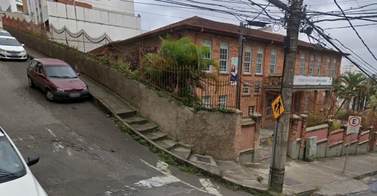 LOTE 001 - GRANDE PRÉDIO DE ESQUINA COM 1.772M2 NO BAIRRO GRANBERRY EM JUIZ DE FORA MG