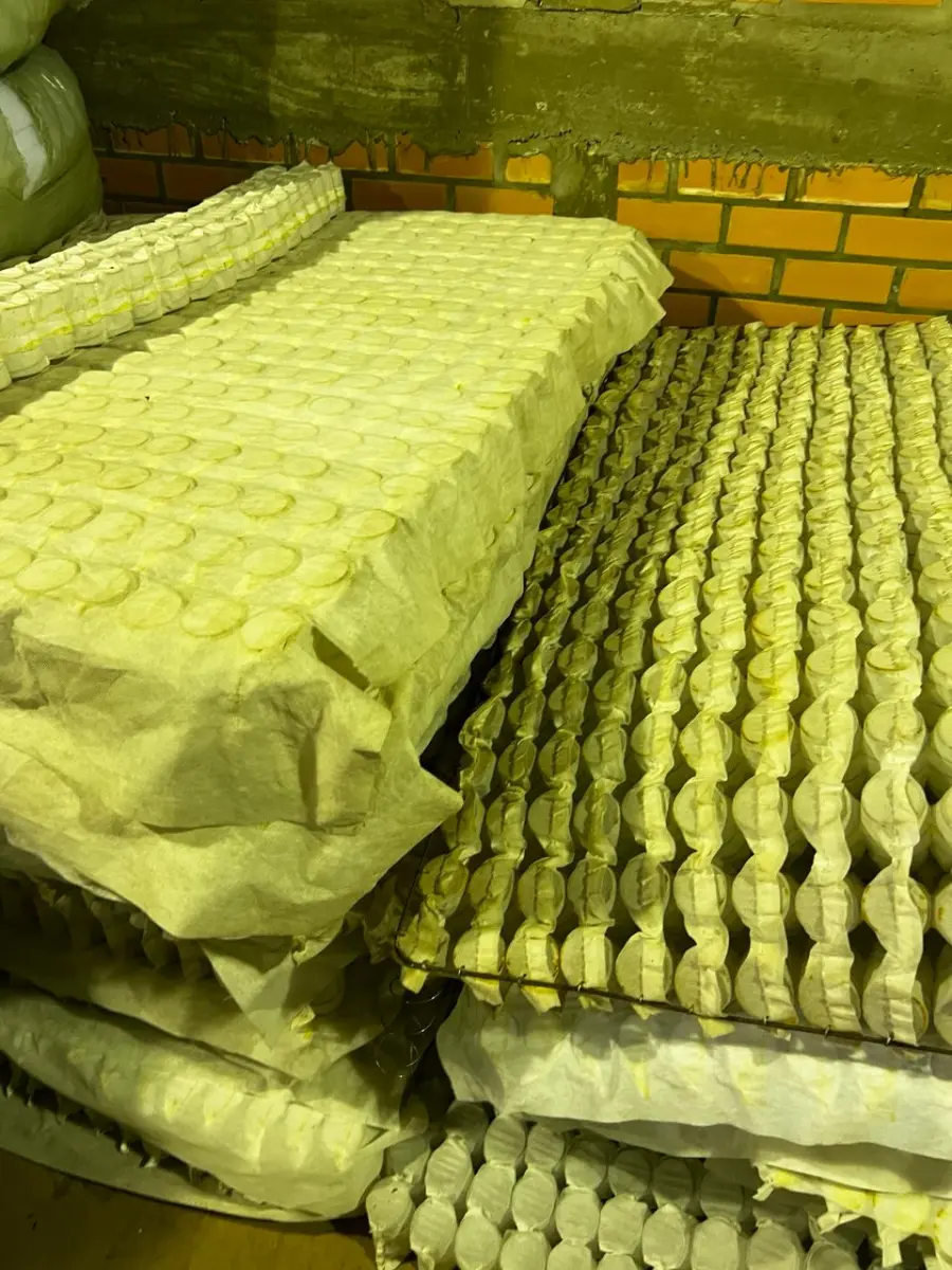 LOTE 007 - Lote de colchoes e mantas massageadoras, lote de espumas e colchões,