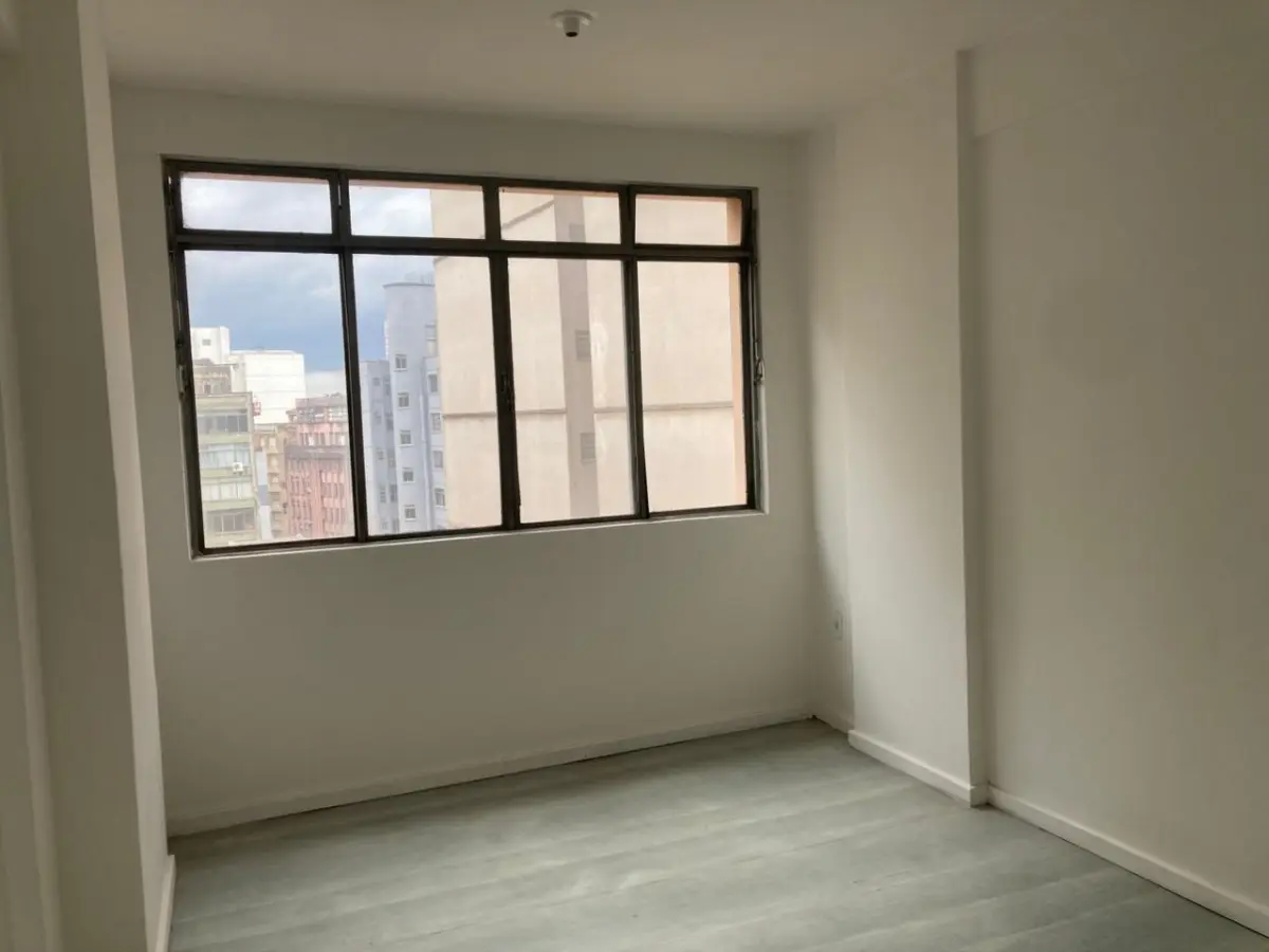 LOTE 001 - O imóvel, conjunto nº 41 do Edifício Candido José de Godoy, localizado na Rua Professor Annes Dias, nº 112, Bairro Centro, Porto Alegre/RS