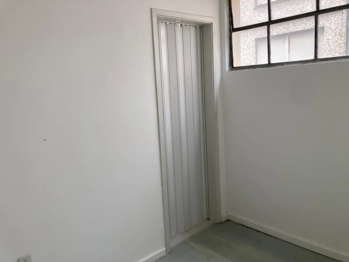 LOTE 001 - O imóvel, conjunto nº 41 do Edifício Candido José de Godoy, localizado na Rua Professor Annes Dias, nº 112, Bairro Centro, Porto Alegre/RS