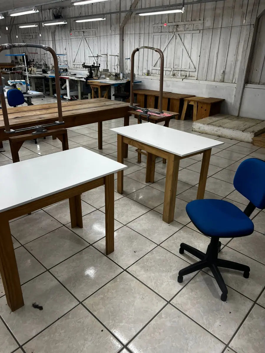 LOTE 000 - Máquinas costura (overlock Jack, plana, overlock antiga, plana Lumak, plana Lanmax, over vermelha) BENS EM  PRESIDENTE GETULIO - SC