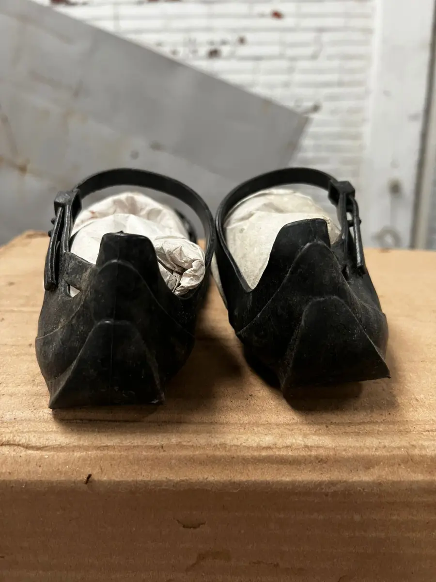 LOTE 000 - 480 pares de sandálias de plástico