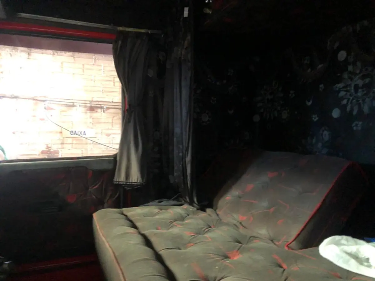 LOTE 005 - "CAMINHÃO SCANIA T113H 4X2, ANO 1997/1998, VERMELHO, PLACAS IHA8958