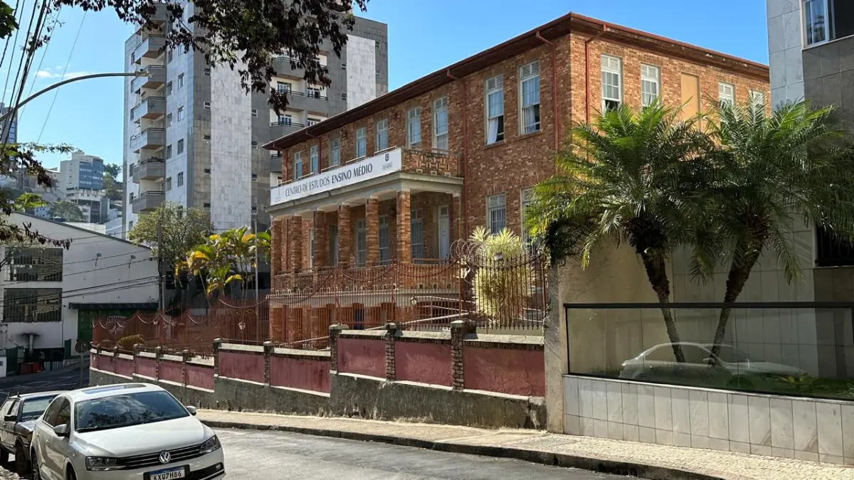LOTE 001 - GRANDE PRÉDIO DE ESQUINA COM 1.772M2 NO BAIRRO GRANBERRY EM JUIZ DE FORA MG