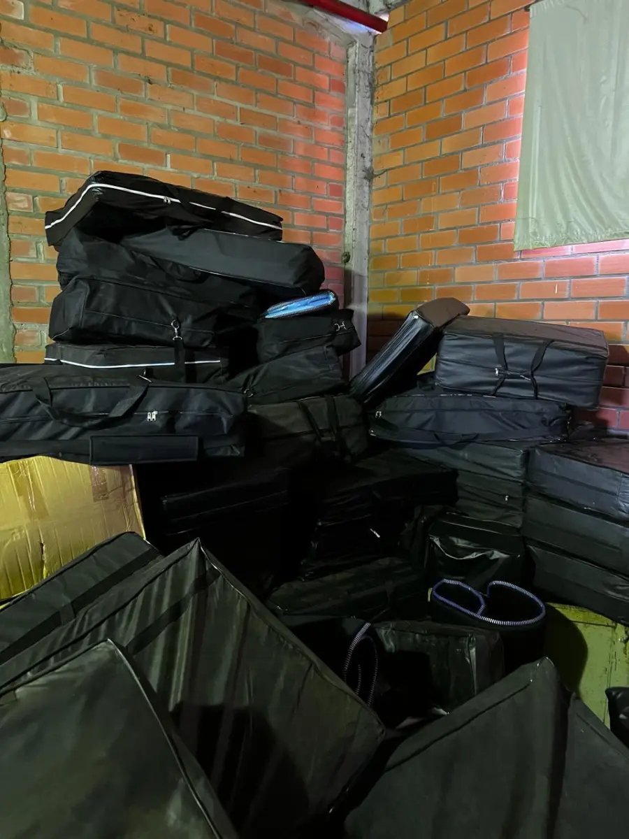 LOTE 007 - Lote de colchoes e mantas massageadoras, lote de espumas e colchões,