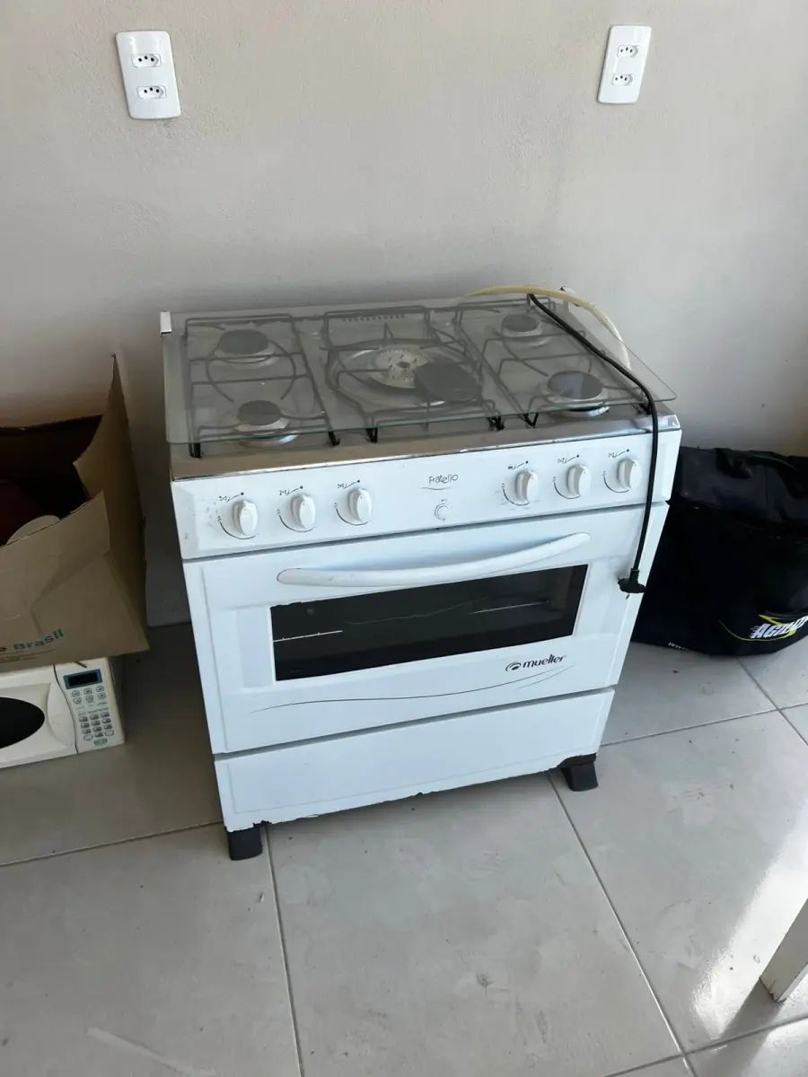 LOTE 000 - SOPRADORA BEKUM, MÃO FRANCESA C/ TALHA ELÉTRICA, UNIDADE DE RESFRIAMENTO, MOTOR P/ REFRIGERAÇÃO, GIRAFA HIDRÁULICA E MÓVEIS DIVERSOS