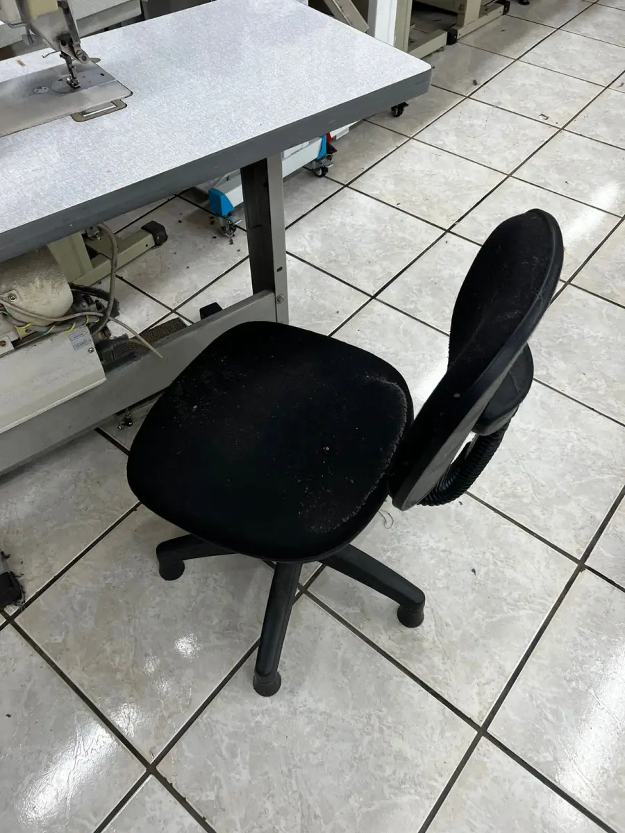 LOTE 000 - Máquinas costura (overlock Jack, plana, overlock antiga, plana Lumak, plana Lanmax, over vermelha) BENS EM  PRESIDENTE GETULIO - SC