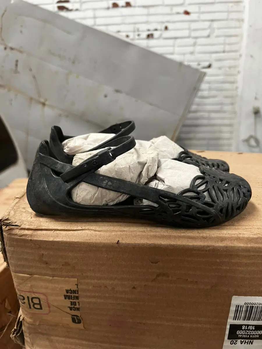 LOTE 000 - 480 pares de sandálias de plástico