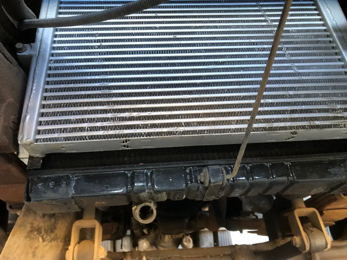 LOTE 004 - "CAMINHÃO VW WORKER 17-180, BRANCO, C/BAÚ, S/PLACAS, MOTOR DESMONTADO E FALTANDO PEÇAS, PLACAS IPO 5691