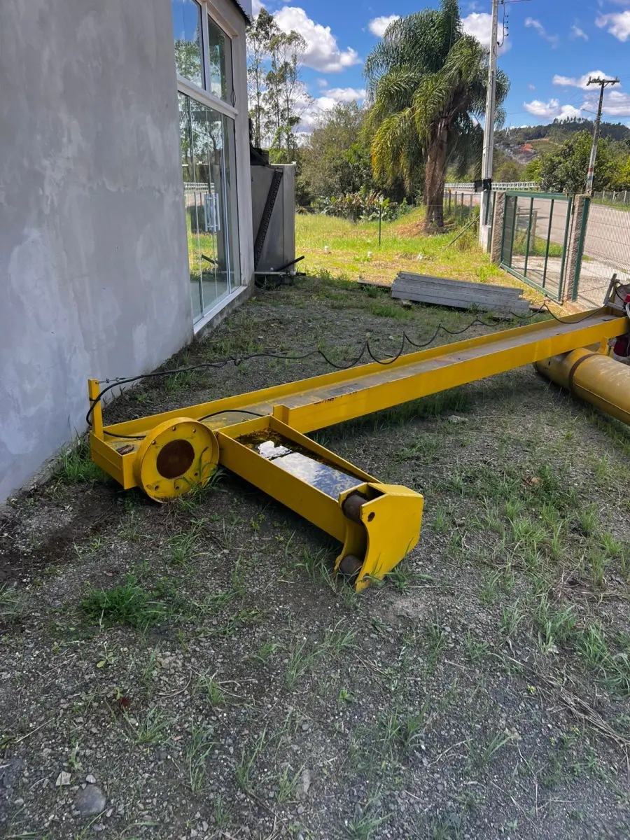 LOTE 000 - SOPRADORA BEKUM, MÃO FRANCESA C/ TALHA ELÉTRICA, UNIDADE DE RESFRIAMENTO, MOTOR P/ REFRIGERAÇÃO, GIRAFA HIDRÁULICA E MÓVEIS DIVERSOS