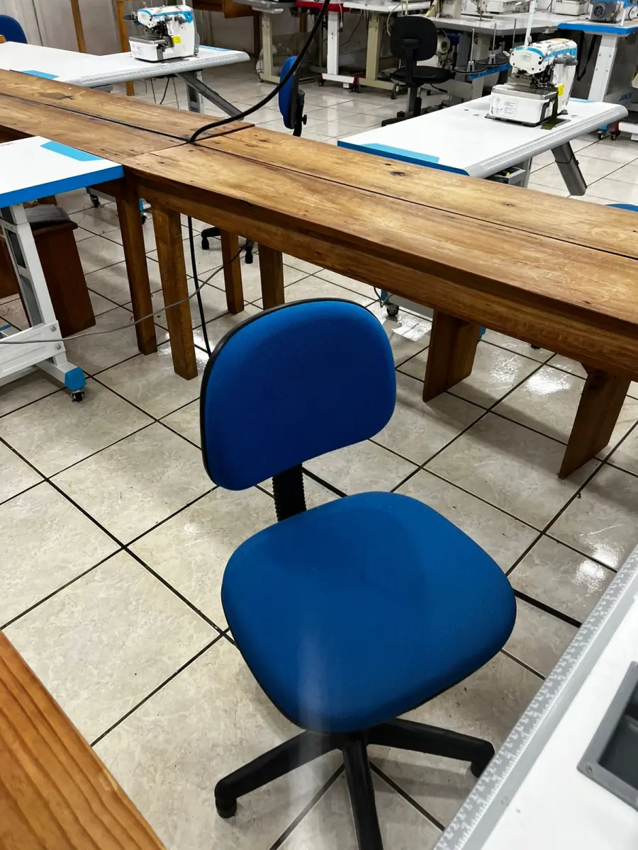 LOTE 000 - Máquinas costura (overlock Jack, plana, overlock antiga, plana Lumak, plana Lanmax, over vermelha) BENS EM  PRESIDENTE GETULIO - SC