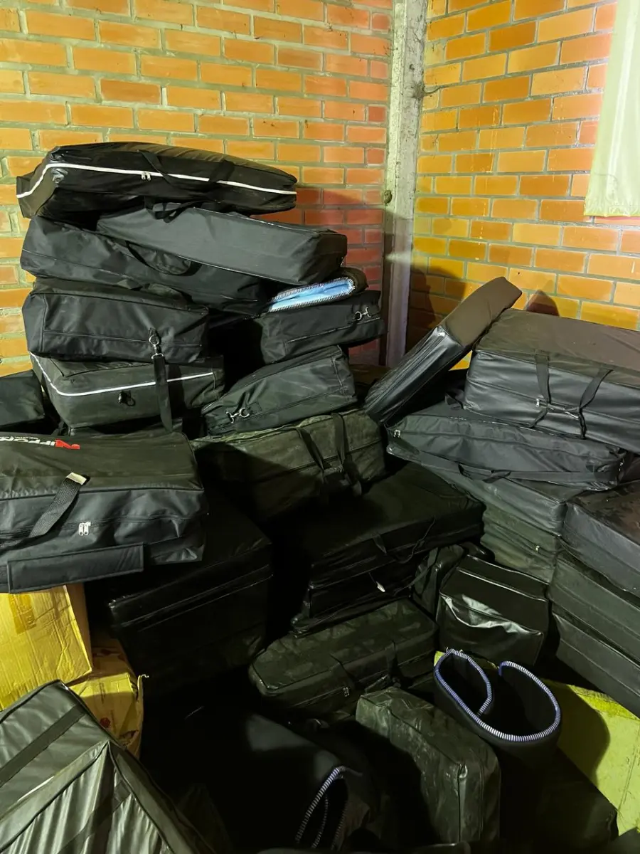 LOTE 007 - Lote de colchoes e mantas massageadoras, lote de espumas e colchões,