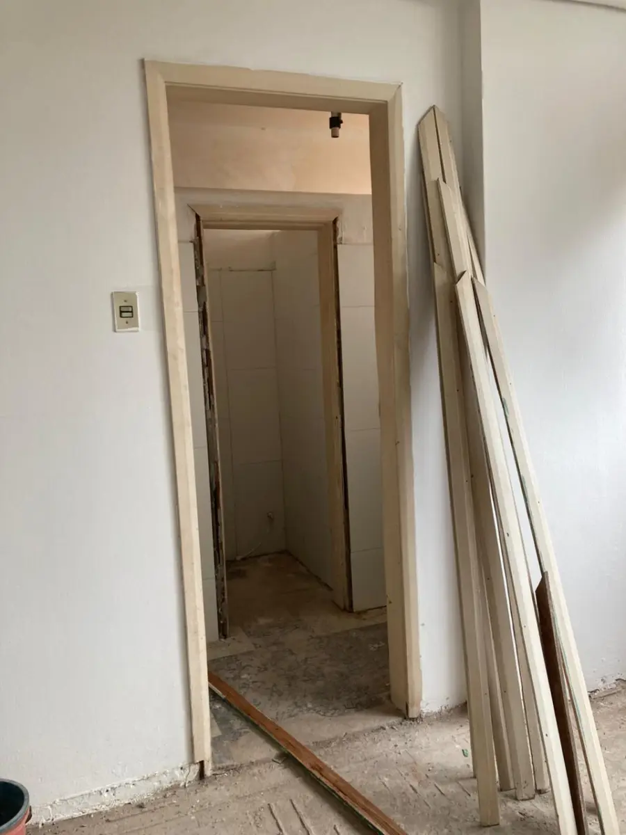 LOTE 002 - O imóvel, conjunto nº 43 do Edifício Candido José de Godoy, localizado na Rua Professor Annes Dias, nº 112, Bairro Centro, Porto Alegre/RS