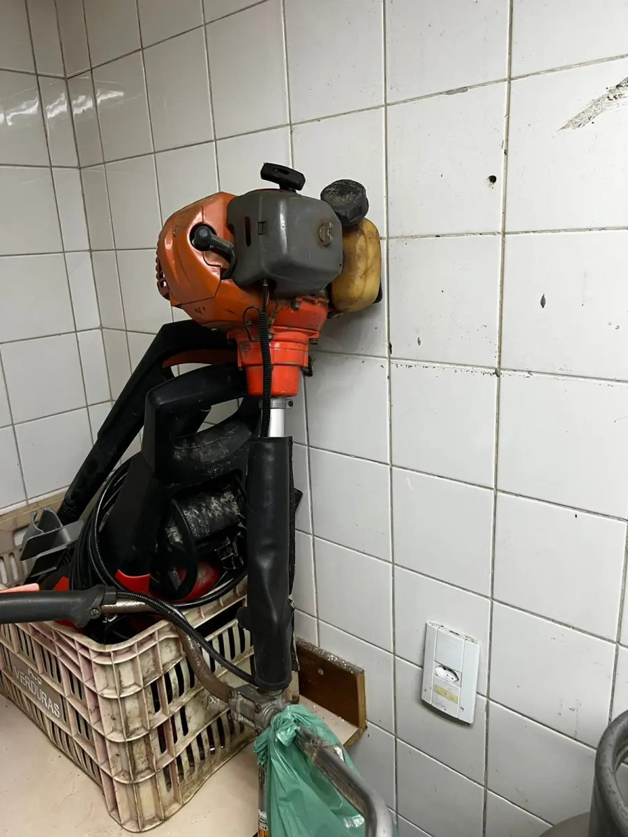 LOTE 002 - LOTE PREJUDICADO - Lote englobado de ferramentas