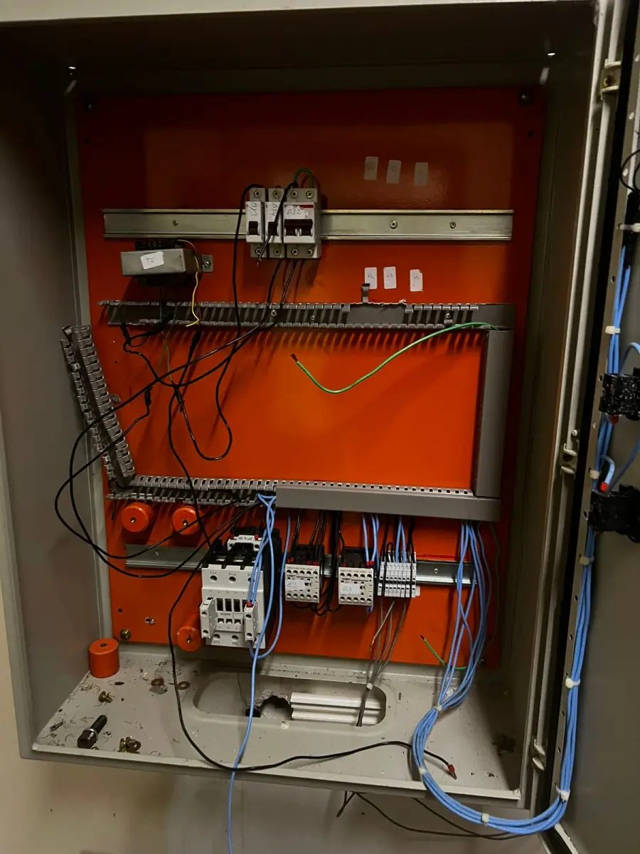 LOTE 003 - TOMOGRAFIA COMPUTADORIZADA MARCA BRIVO