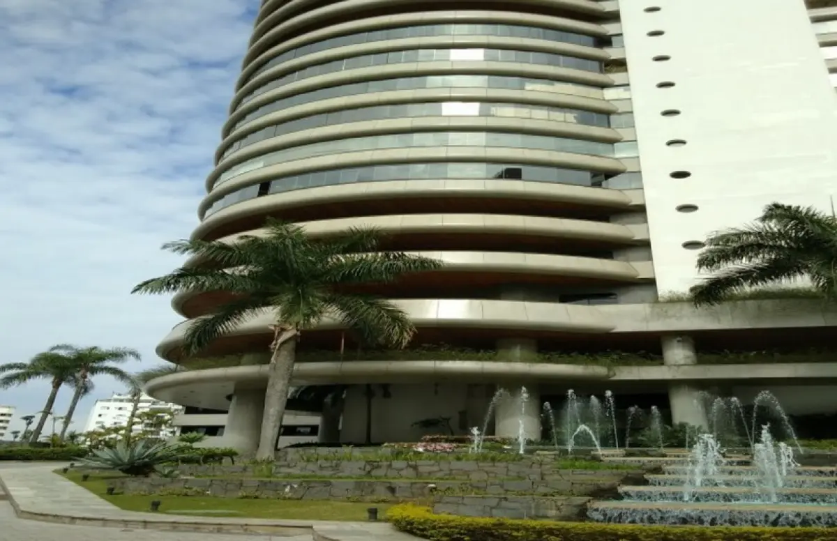 LOTE 000 - O APARTAMENTO N° 101, localizado no 10° andar do Edificio Vol D'Oiseau, situado à Avenida Giovanni Gronchi, nº 4.864, na Vila Andrade e Parque Bairro Morumbi, 29° Suddistrito  - Santo Amaro, com area privativa de 864,52m² e 5 vagas de garagem