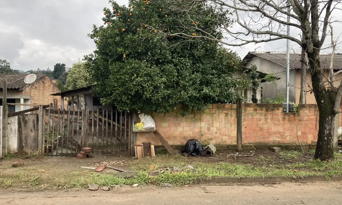LOTE 086 - Um terreno constituído do lote número seis (6), da quadra número vinte e cinco (25)