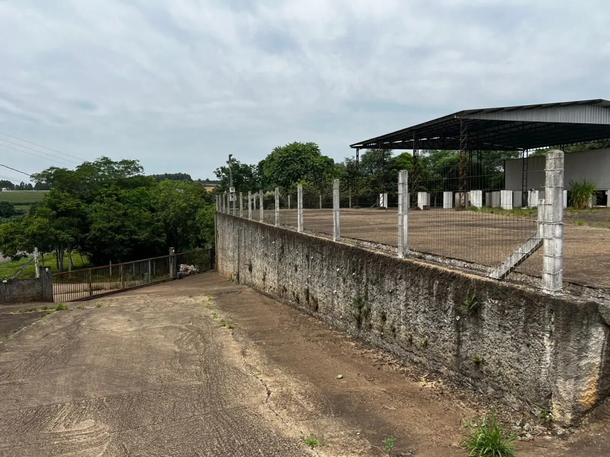 LOTE 001 - O imóvel localizado na Linha São Jacó, em Teutônia/RS. Sendo um área de terras com a superfície de 8.500m²