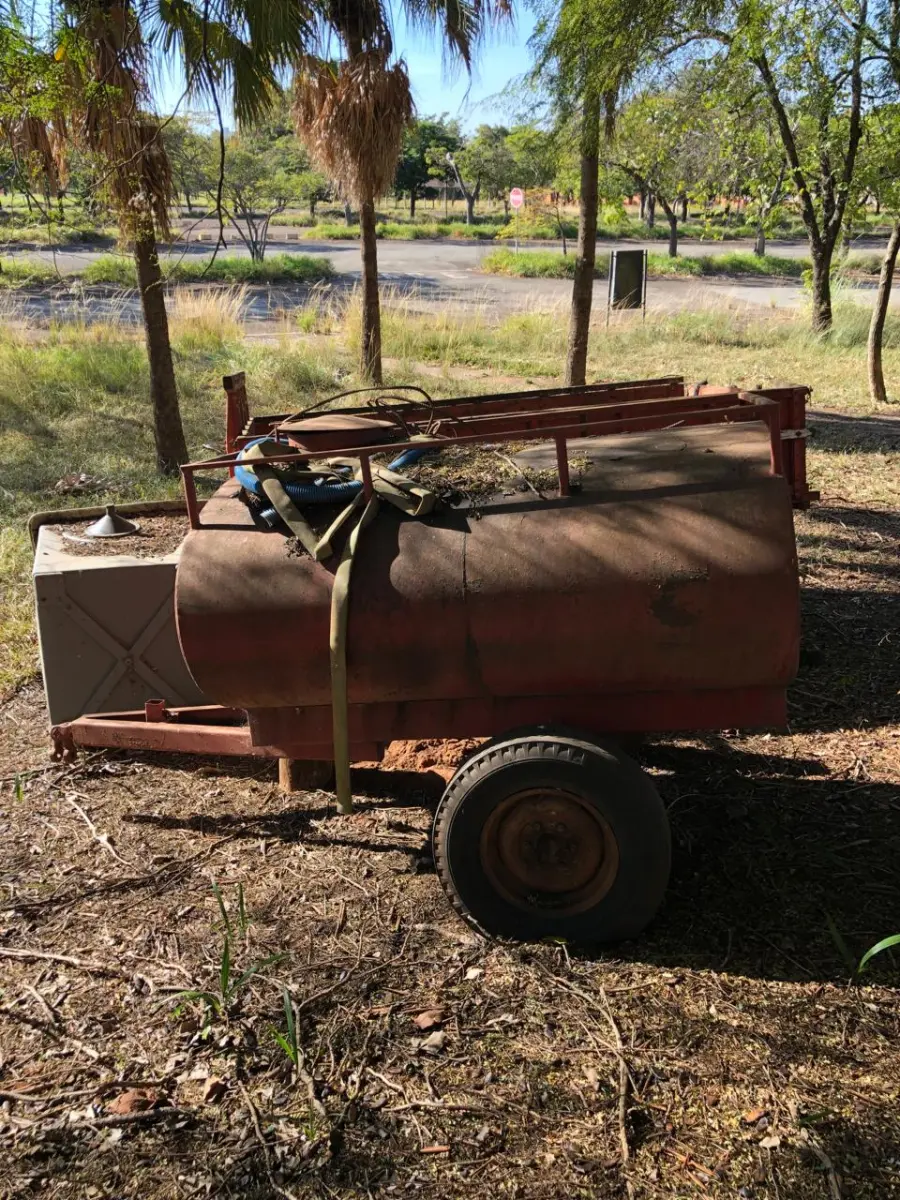 LOTE 035 - Reboque agricula tanque 
