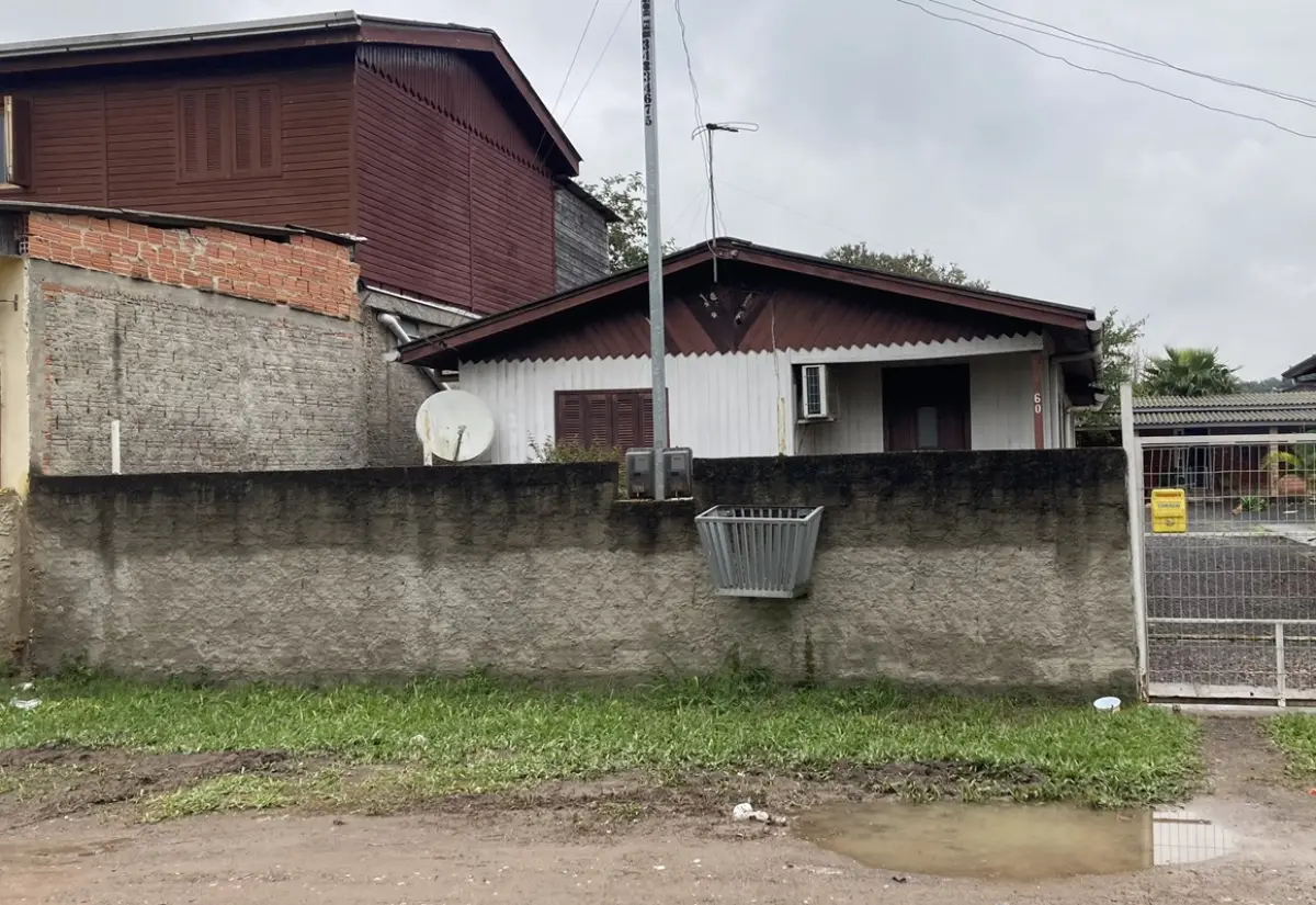 LOTE 147 - Um terreno constituído do lote número quatorze (14), da quadra número trinta e um (31)