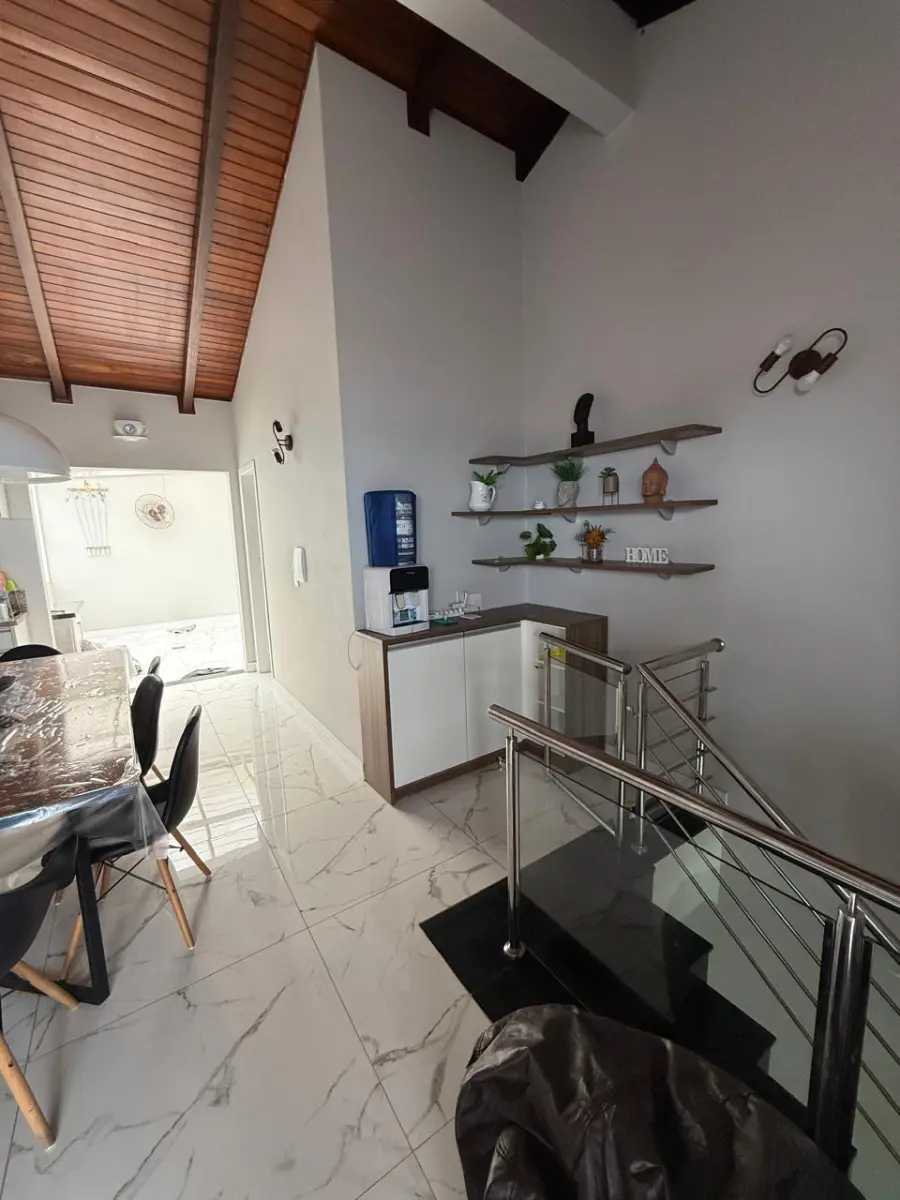 LOTE 002 - O apartamento nº 502 e o Box n° 19, do Edifício Residencial Bella Mare, situado à avenida Beira Mar, nº 1035, em Capão da Canoa/RS. (ATENÇÃO OS MOVEIS, AR CONDICIONADO, EQUIPAMENTOS, CORTINAS NÃO ESTÃO INCLUIDOS NO LEILÃO E SERÃO RETIRADOS APÓS O LEILÃO) DETALHES COM O LEILOEIRO