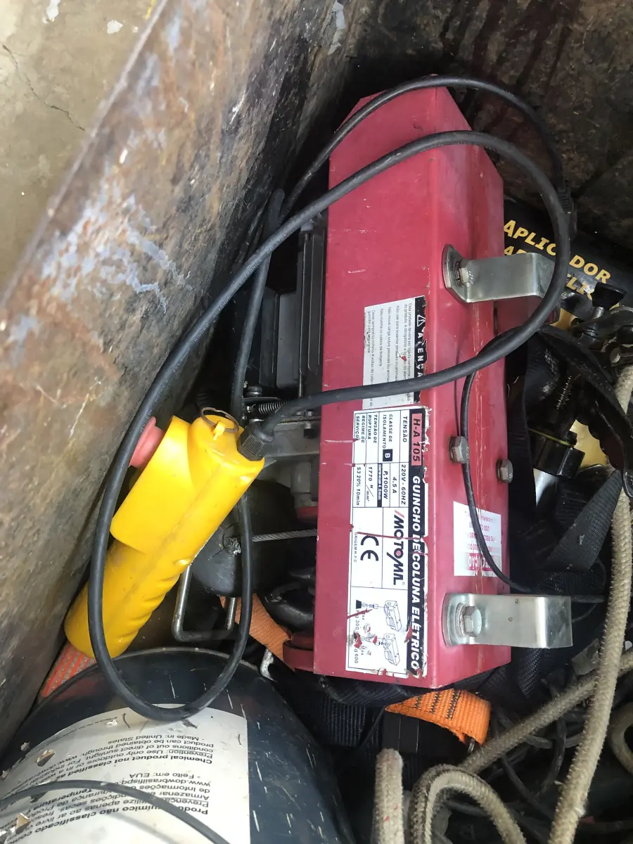 LOTE 001 - LOTE ENGLOBADO DE MAQUIINAS E EQUIPAMENTOS