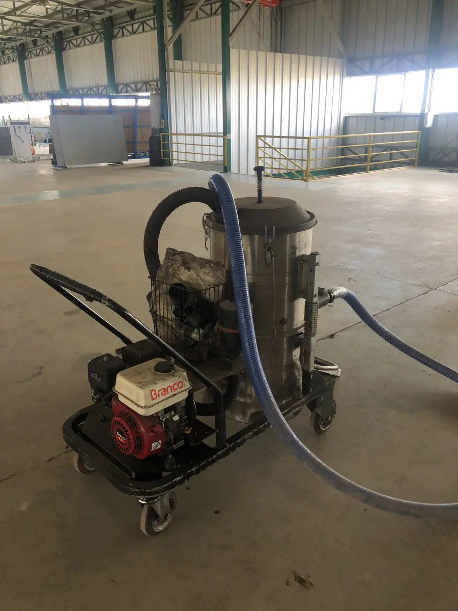 LOTE 001 - LOTE ENGLOBADO DE MAQUIINAS E EQUIPAMENTOS